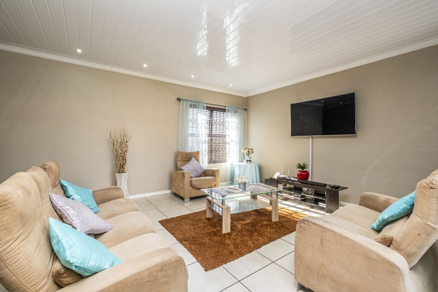 3 Bedroom Property for Sale in Jakarandas Western Cape